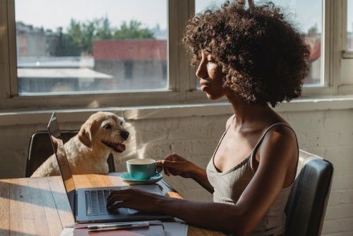 Can dogs drink coffee, a woman with a cup of coffee and a dog next to her